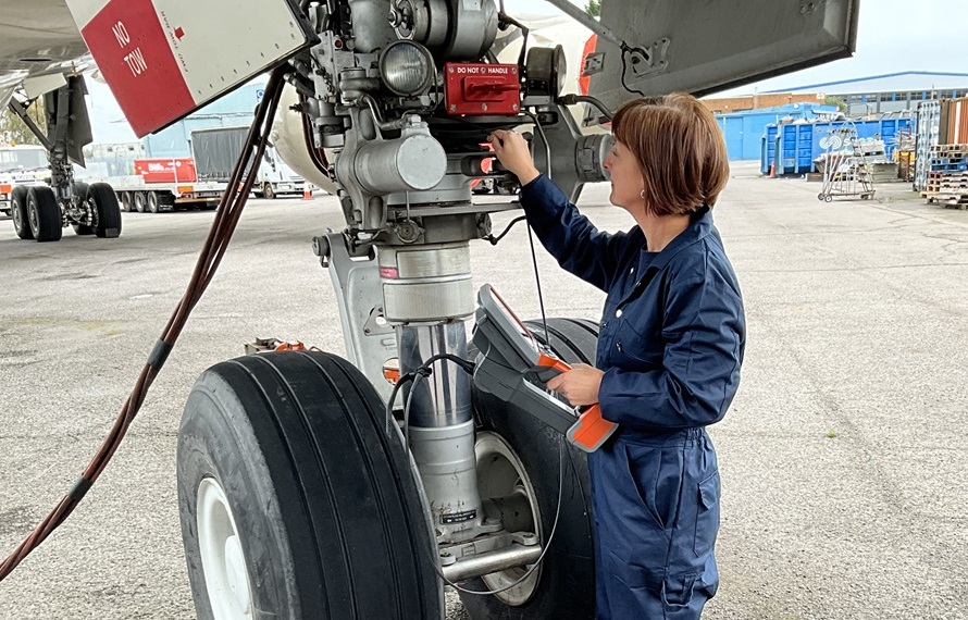 一體化手持式工業內窺鏡檢查飛機起落架快捷而高效