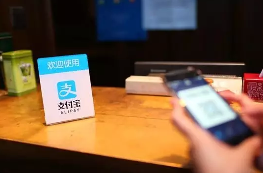 自己裝監控卻把自己坑了 老板娘被盜走8萬多